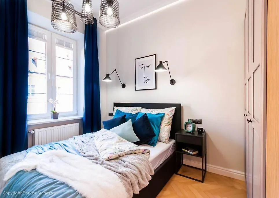 Daire Gorgeous Historic Tenement Apt. - New Town Square! Varşova Polonya