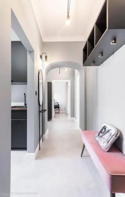 Διαμέρισμα Gorgeous Historic Tenement Apt. - New Town Square! Βαρσοβία